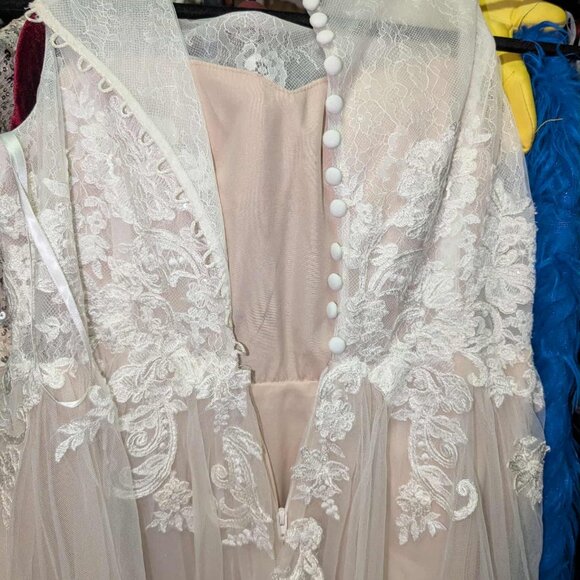 Flower GirI- Ivory Lace Tulle Wedding Dress – Sleeveless Floral Appliqué - Picture 11 of 12